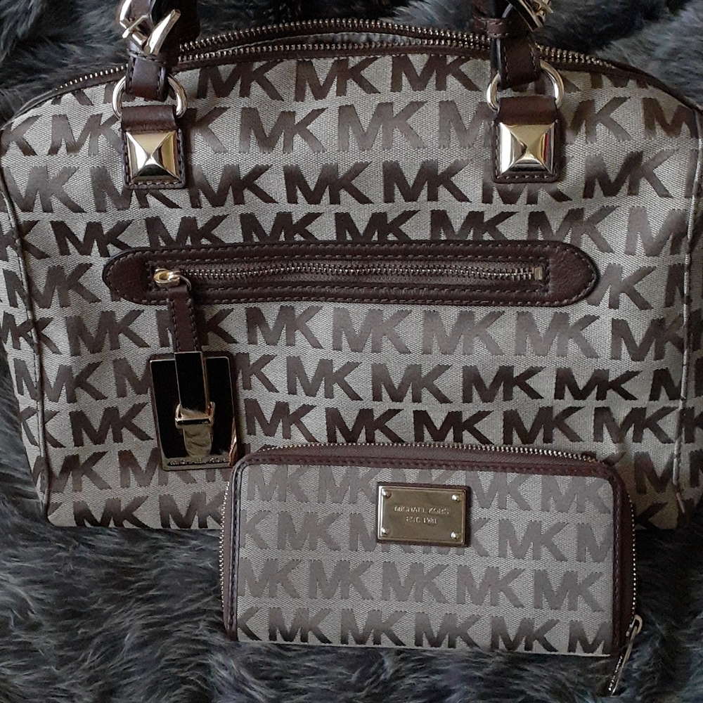 Michael Kors Crossbody Handbag & Wallet.